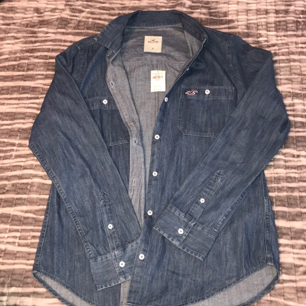 BRAND NEW HOLLISTER DENIM SHIRT!